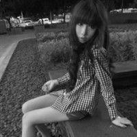 最新黑白女生伤感头像带着颓废风格的qq伤感女生头像
