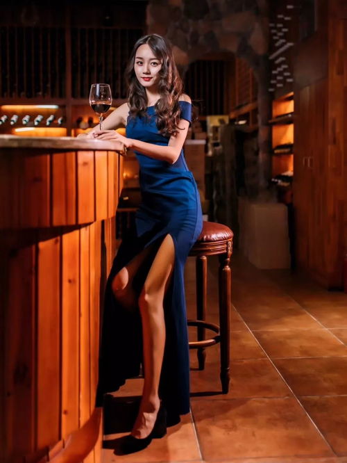 人像摄影美女长腿丝袜还有红酒的诱惑