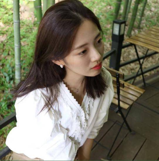 太喜欢李恩在的颜值了微卷锁骨短发清纯可人,日系女友的既视感