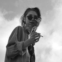 抽烟女生超拽头像女生qq女生抽烟超拽头像