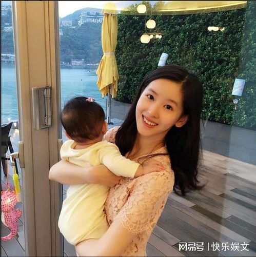 28岁章泽天晒女儿合照,47岁刘强东露背影,二胎时间成疑