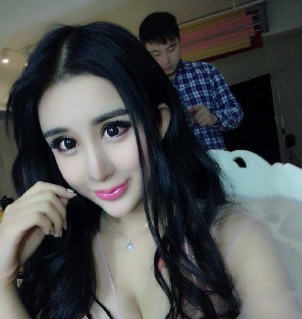 李恩熙整容前照片15岁少女整容后惊显蜡像脸
