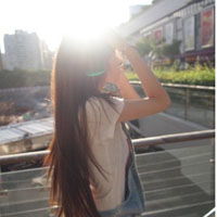 求一张女生长发侧脸或背面唯美头像