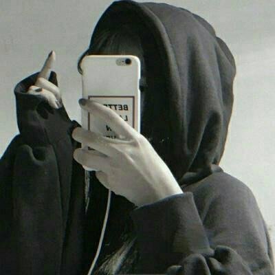 看手机女生拿手机遮脸头像