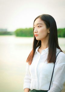 绿色原野中的文静妹子清爽丽人5