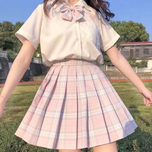 仙女系不露脸女生头像衣服破了可以缝,人心碎了只有疼