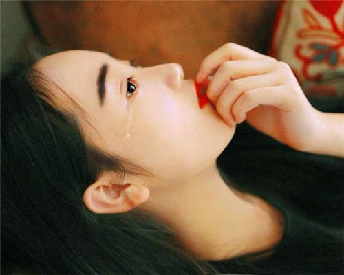 女生哭头像女子