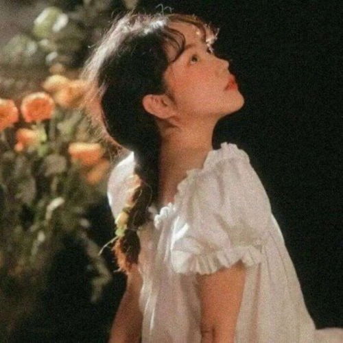 怀抱鲜花的女人一次无伤大雅的轻薄,换来跌入深渊的赎罪