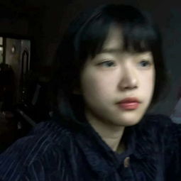 黑白头像女生冷酷霸气一组全是身穿黑衣服的好看头像
