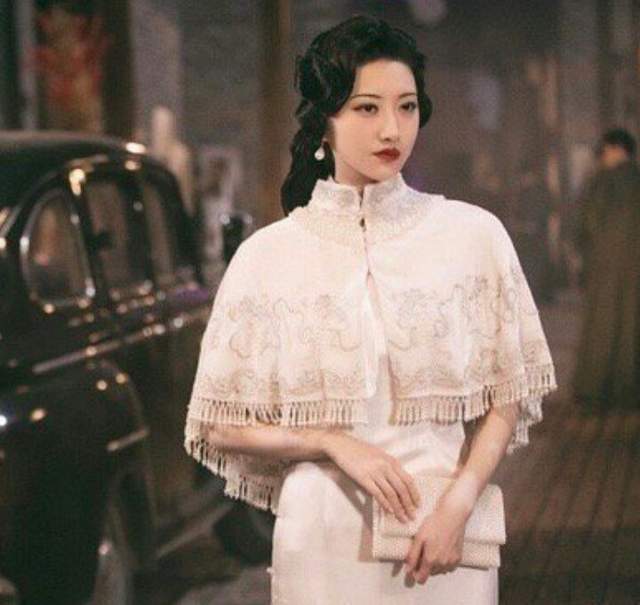 女星旗袍装刘亦菲仙气杨幂惊艳,热巴很有少女感