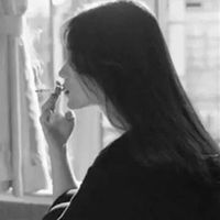 抽烟美女头像霸气抽烟的女头像霸气十足