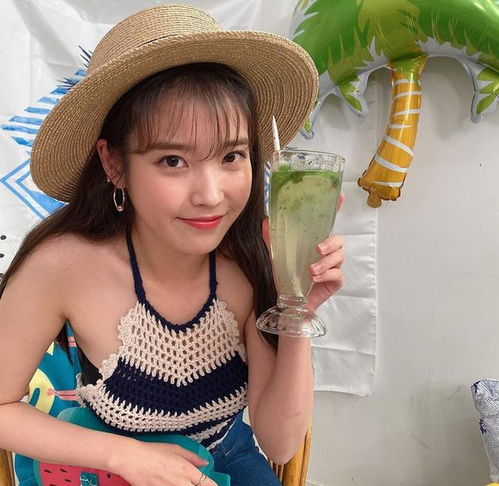 李知恩气质好百变,从甜美气质女孩到假小子,穿衣风格随意切换