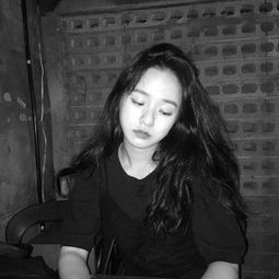 暗黑个性黑白女生头像