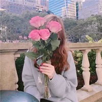 抱花头像女生不露脸抱花头像