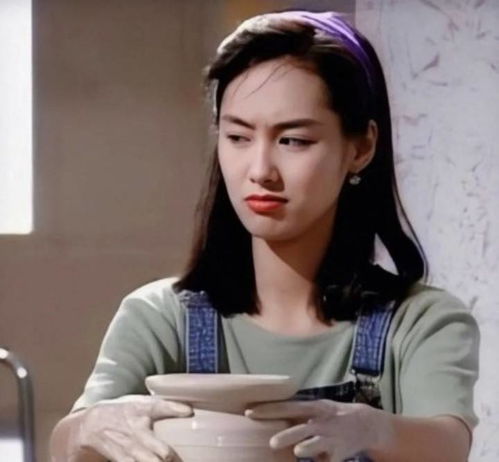 紫霞仙子朱茵,等不来至尊宝,因一条狗情系黄贯中