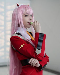 俄罗斯美女cos的两组动漫角色002和绫波丽画面唯美还原度相当高