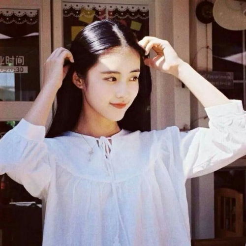 狂笑开心的图片女头像殷桃
