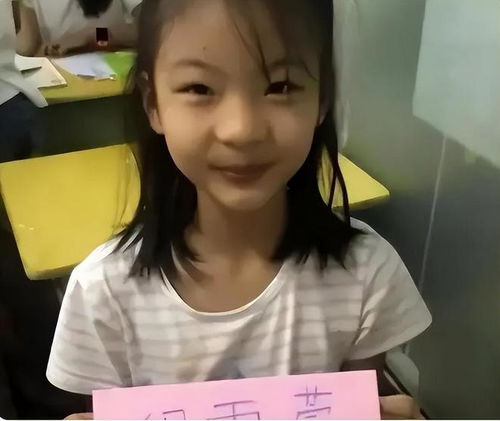 连名带姓才2笔小学女生因怪名字走红,老师却说念不出口