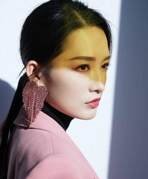 李沁少女感有多强死亡芭比粉的西装,也能穿得这么高级