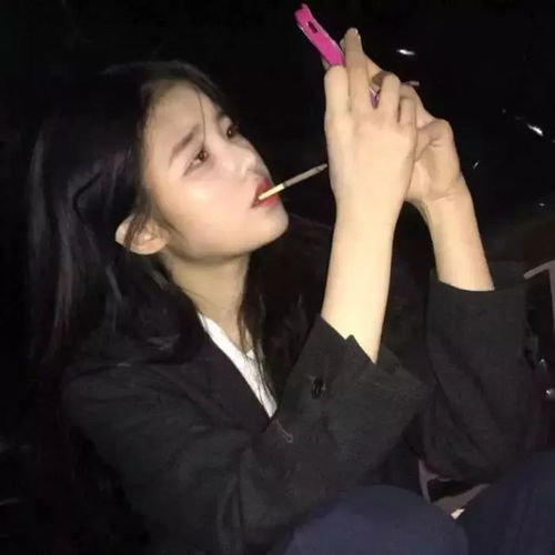抽烟霸气社会女生头像
