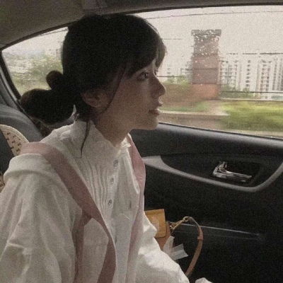 女头月色尤其温柔,人间皆是浪漫