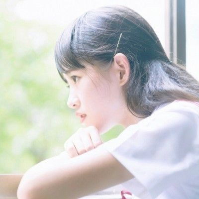 静看窗外