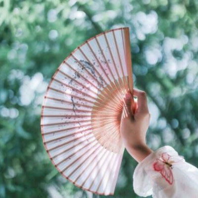 白衣唯美古风女生头像古风头像女唯美淡雅部位手指图片