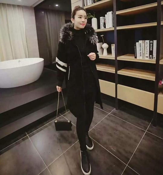 衣雅优高档女装的相册278元100实拍灰黑欧版羊羔毛皮毛一体帽子上是狐狸毛
