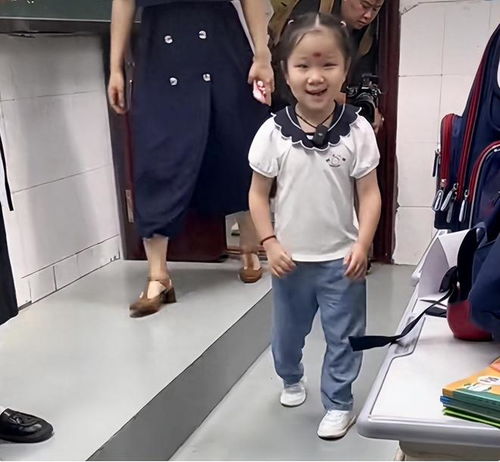 女生头像小学脑瘫