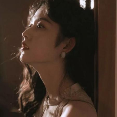 美女侧脸头像超清露可安诺娃