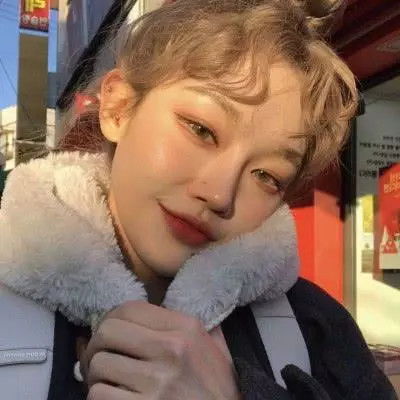 ins超丧女生头像最怂的是明知自己是备胎还舍不得离开