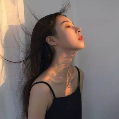头像女生哭泣冷酷伤感