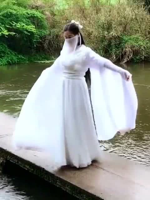 青山绿水小桥间,窈窕淑女美若仙,网友好美的古风意境