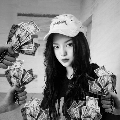 黑白女生头像伤感高清,连伤心的样子都这样的美丽