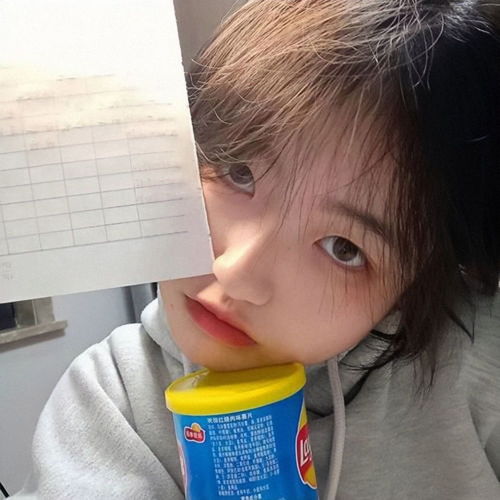 桃花运小众温柔的女生头像.