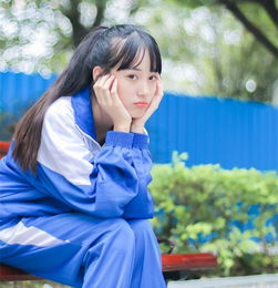 00后女生校服照走红,被赞穿校服最好看的校花