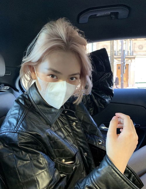 新晋头像女王是超模赵佳丽,零零年出生身高175,还是宋威龙女友