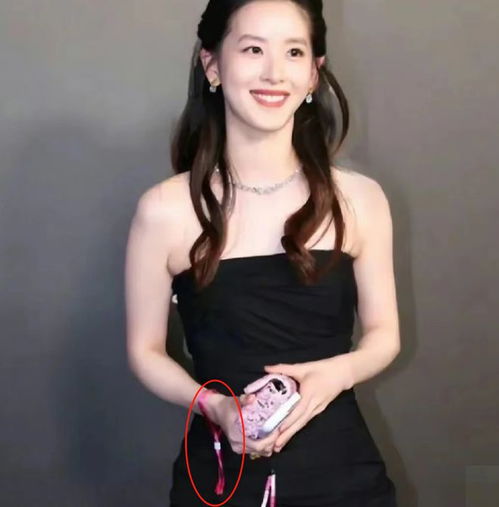 章泽天现身戛纳,是vip嘉宾,穿搭12w品牌被扒,差点被认成陈都灵