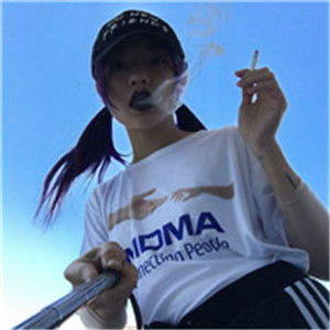 伤感超拽抽烟女生头像,爱你我觉得可以停一停了