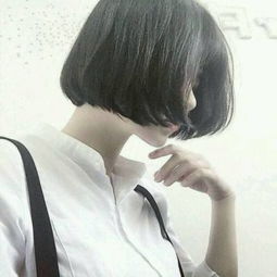 韩国美女短发霸气超拽头像逝去的青春不要让它浪费