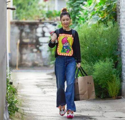 人美嘴甜的林心如高调秀恩爱,巧嘴一张赢得霍建华和女儿的心
