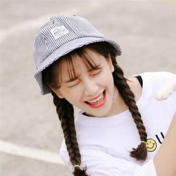 戴帽子女生头像