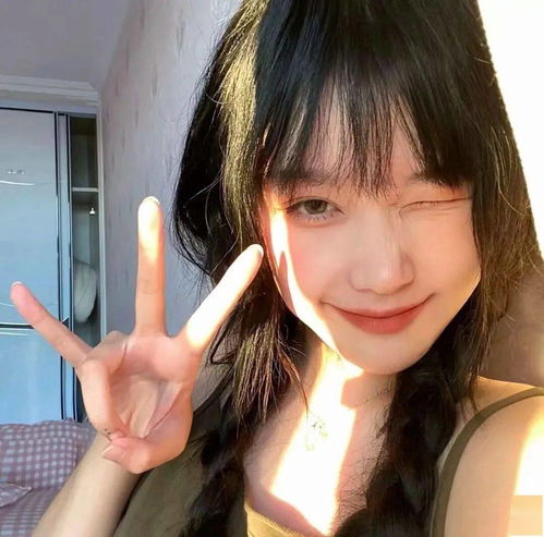 女生头像就算星星碎掉了溢出来的光也很好看