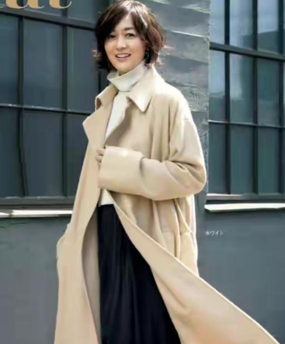 到了55岁的家庭妇女,秋冬备齐这3件就足够,日常百搭还挺时尚