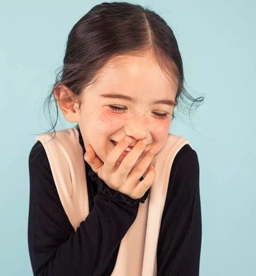 戚薇女儿4岁当美妆博主哪位明星家的小孩最有时尚icon潜质