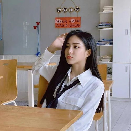 好好学习,天天向上的青春美女