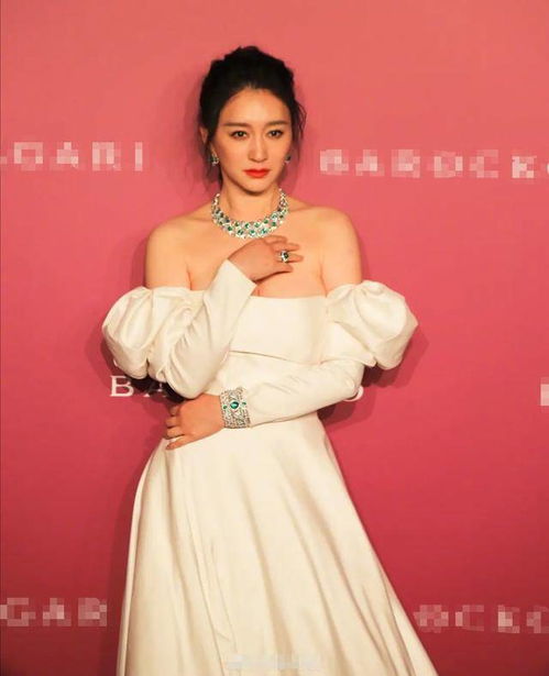 45岁李小冉状态惊艳,被赞天然美女无塑料感不输小8岁佟丽娅