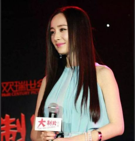 那些年女星的黑长直发,郭碧婷是经典,景甜黑发最美