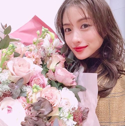 34岁石原里美传递奥运火炬,婚后胶原蛋白流失,没之前的元气了