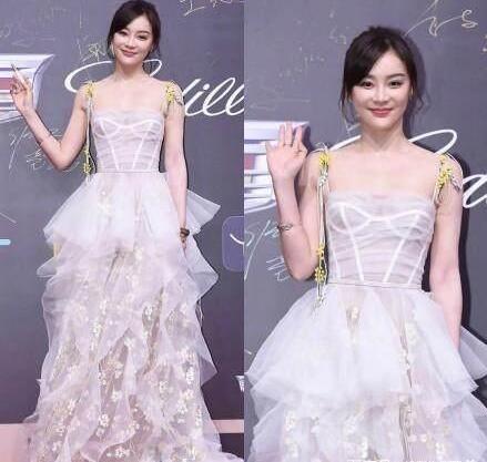 微博之夜女星未修图曝光,网友关晓彤居然美过古力娜扎